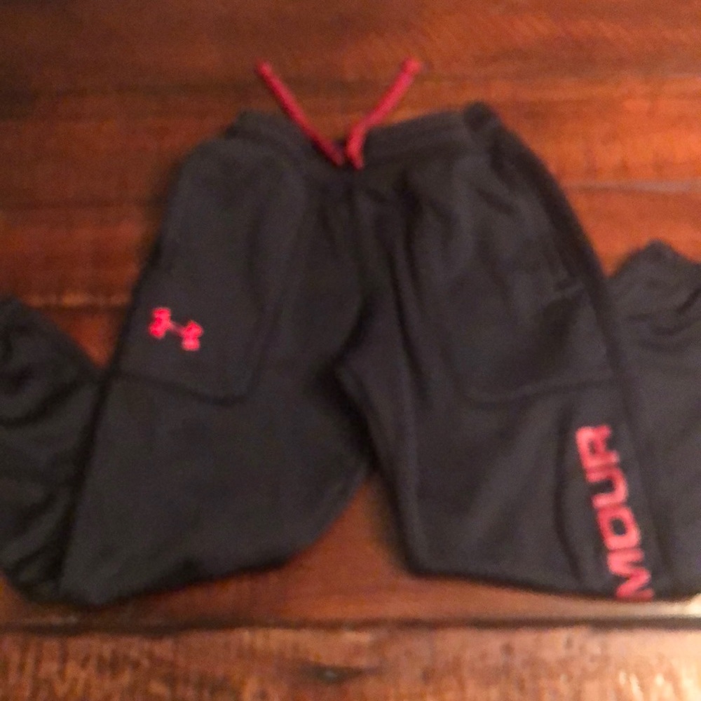 Boys Under Armour black sweatpants